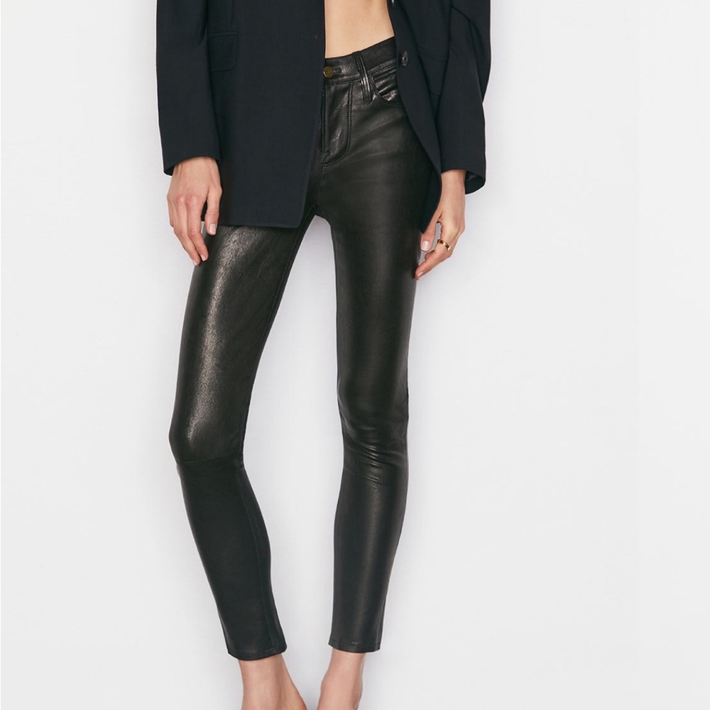 Frame Le Skinny De Jeanne Leather Pant in Washed Black, size 28